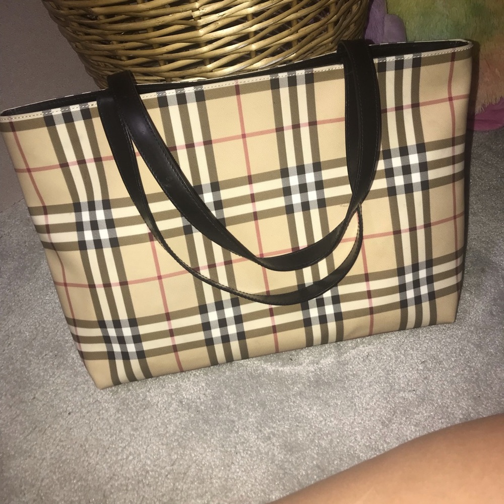 BURBERRY LARGE TOTE BAG